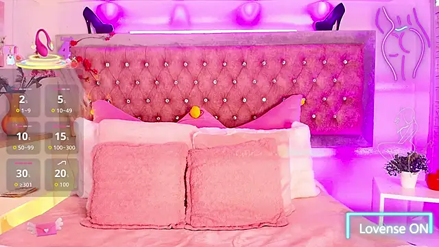 Tayzon Foxxx online show from November 10, 2025, 12:48 pm