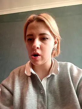 Snapshot of Gussie_Bridie chatting on December 5, 2024, 8:55 am Gussie Bridie online show from December 5, 2024, 8:55 am