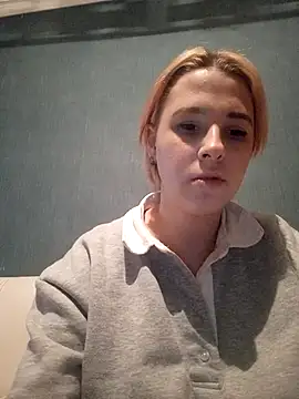 Snapshot of Gussie_Bridie chatting on December 5, 2024, 3:17 pm Gussie Bridie online show from December 5, 2024, 3:17 pm