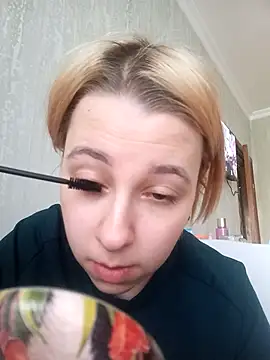 Snapshot of Gussie_Bridie chatting on December 17, 2024, 10:23 am Gussie Bridie online show from December 17, 2024, 10:23 am