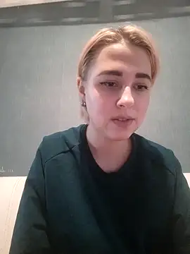 Snapshot of Gussie_Bridie chatting on December 17, 2024, 1:27 pm Gussie Bridie online show from December 17, 2024, 1:27 pm