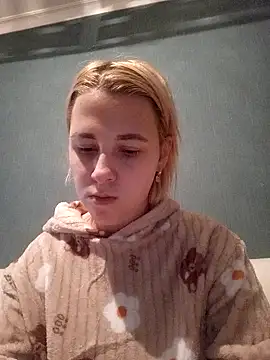 Snapshot of Gussie_Bridie chatting on February 14, 2025, 2:23 pm Gussie Bridie online show from February 14, 2025, 2:23 pm