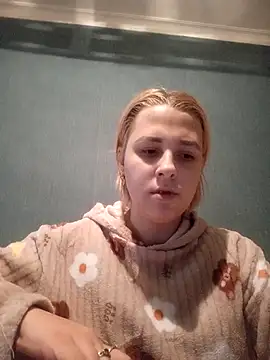 Snapshot of Gussie_Bridie chatting on February 19, 2025, 2:34 pm Gussie Bridie online show from February 19, 2025, 2:34 pm