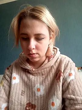 Snapshot of Gussie_Bridie chatting on March 4, 2025, 10:24 am Gussie Bridie online show from March 4, 2025, 10:24 am