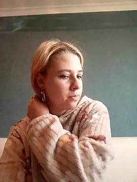 Snapshot of Gussie_Bridie chatting on March 5, 2025, 6:12 am Gussie Bridie online show from March 5, 2025, 6:12 am