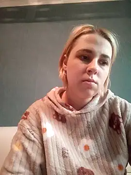 Snapshot of Gussie_Bridie chatting on March 6, 2025, 2:18 pm Gussie Bridie online show from March 6, 2025, 2:18 pm