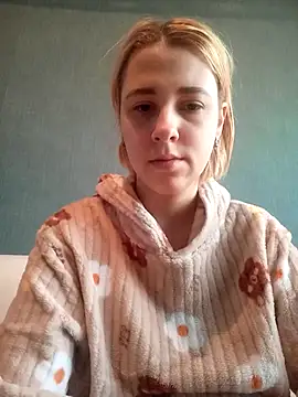 Snapshot of Gussie_Bridie chatting on March 8, 2025, 6:54 am Gussie Bridie online show from March 8, 2025, 6:54 am