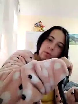 Snapshot of Gussie_Bridie chatting on October 9, 2025, 4:32 am Gussie Bridie online show from October 9, 2025, 4:32 am