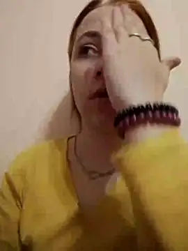 Snapshot of Gussie_Bridie chatting on November 4, 2025, 4:44 am Gussie Bridie online show from November 4, 2025, 4:44 am