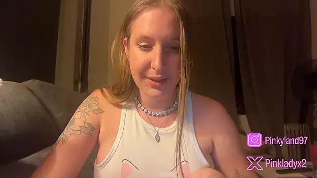 Snapshot of Pinkyladyxxx chatting on May 15, 2026, 11:12 pm Pinkyladyxxx online show from May 15, 2026, 11:12 pm
