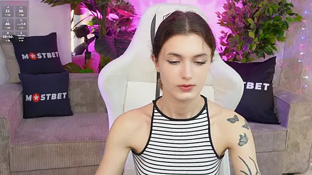 Britney054 online show from December 21, 2024, 11:34 pm