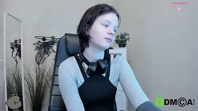 Alina Mills online show from March 5, 2025, 10:44 am