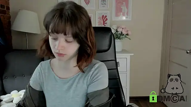 Alina Mills online show from October 3, 2025, 9:39 am