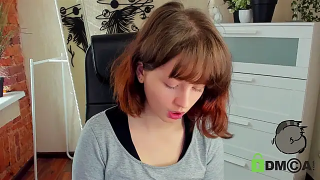 Alina Mills online show from October 7, 2025, 9:28 am