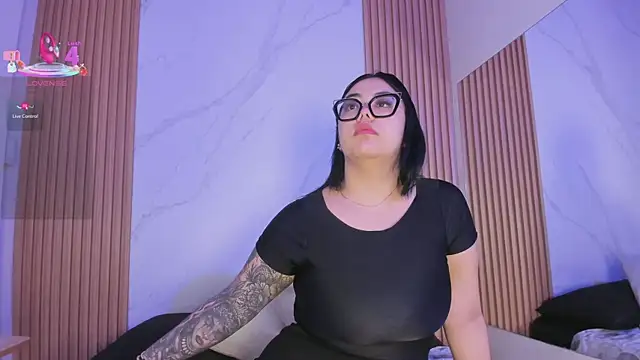 juicy led  online show from November 5, 2025, 11:10 am