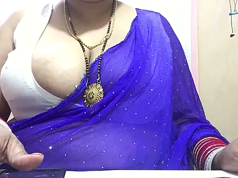 Snapshot of Desi_bhabhiii chatting on December 27, 2024, 5:52 am Desi bhabhiii online show from December 27, 2024, 5:52 am