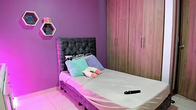 Medelynevans1 online show from September 24, 2025, 12:14 am