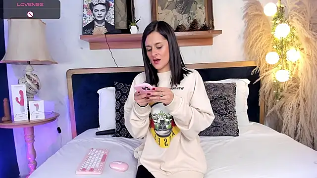 Alice milf  online show from January 24, 2025, 11:15 am