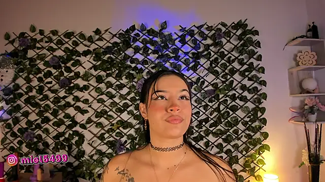 melody cute10 online show from December 6, 2024, 11:47 pm