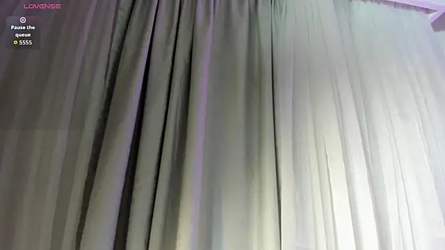 SaraaJhonsonn online show from February 21, 2026, 1:34 pm