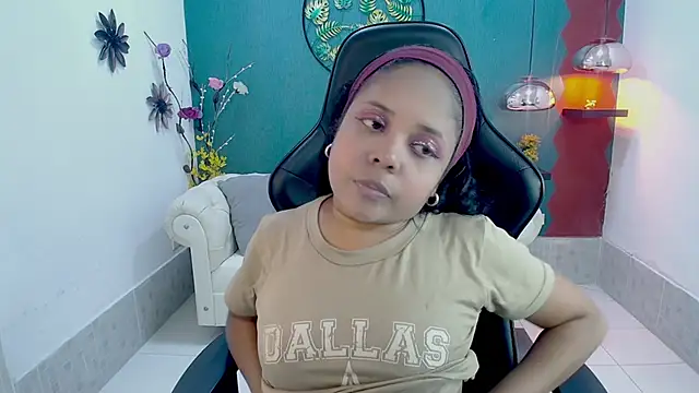 Melikasweetz online show from February 25, 2026, 5:44 pm