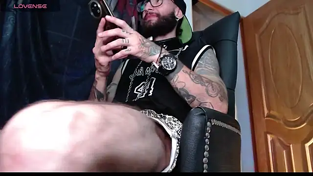 ren stipee online show from March 20, 2025, 6:08 am