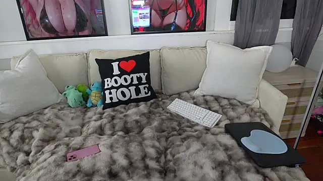 emmagray001 online show from July 26, 2026, 10:22 am