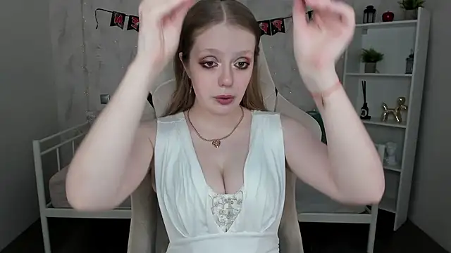 Polly  Cutie online show from October 22, 2025, 5:41 am