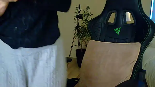 joycesilver online show from February 8, 2026, 8:40 am