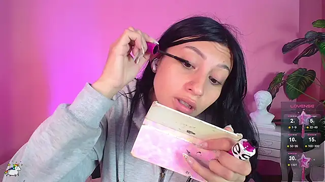 Nicolette ks  online show from January 8, 2025, 1:41 pm