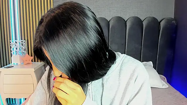 Nicolette ks  online show from March 25, 2026, 4:29 am