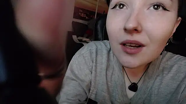 Kira Bakker online show from November 6, 2025, 3:46 pm