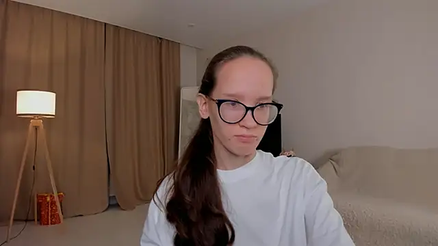 BettyBrowni online show from September 28, 2025, 4:12 pm