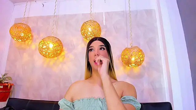 victoria aleia  online show from December 26, 2024, 8:11 pm