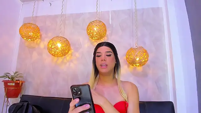 victoria aleia  online show from January 6, 2025, 8:18 pm