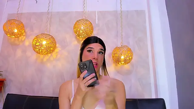 victoria aleia  online show from January 8, 2025, 8:18 pm