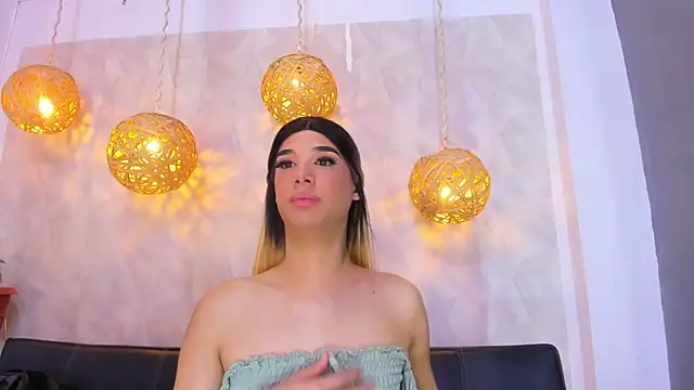 victoria aleia  online show from January 15, 2025, 7:01 pm