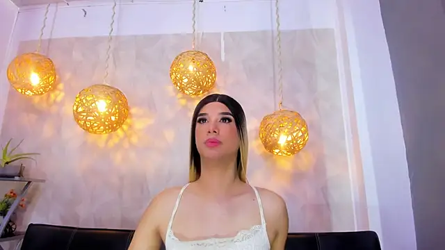 victoria aleia  online show from January 23, 2025, 8:35 pm