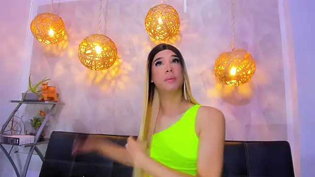 victoria aleia  online show from February 17, 2025, 8:15 pm