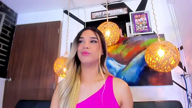 victoria aleia  online show from October 9, 2025, 10:19 pm