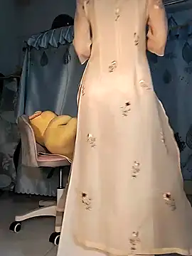 Snapshot of Kami_gaam chatting on January 14, 2025, 10:34 pm Kami gaam online show from January 14, 2025, 10:34 pm