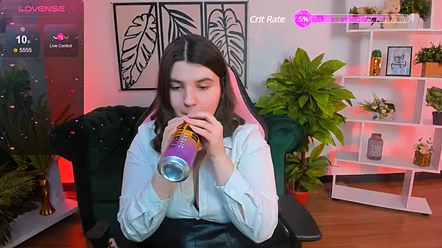 Viola  Shy online show from February 14, 2025, 9:21 pm