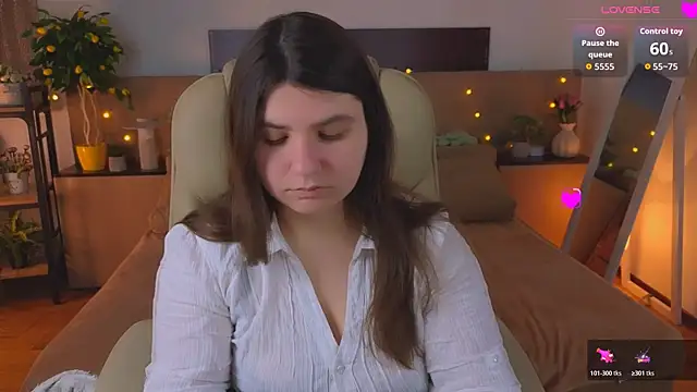 Viola  Shy online show from April 13, 2026, 8:14 pm