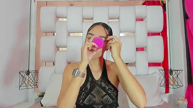 EmmyCruzZ online show from September 26, 2025, 7:40 pm