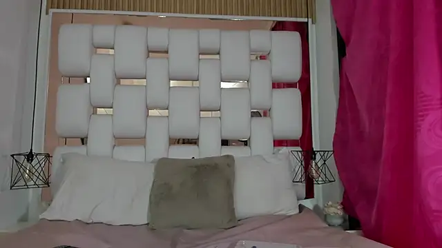 EmmyCruzZ online show from September 27, 2025, 7:19 pm