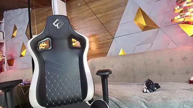 sarah banks1 online show from February 24, 2025, 7:09 pm