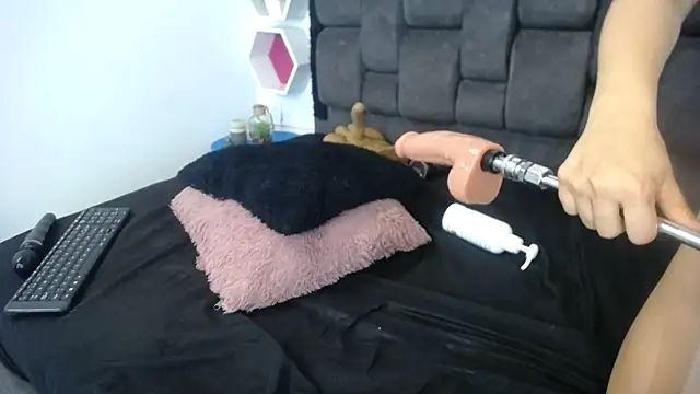 Snapshot of Emma_Evelyn chatting on December 22, 2024, 7:42 pm Emma Evelyn online show from December 22, 2024, 7:42 pm