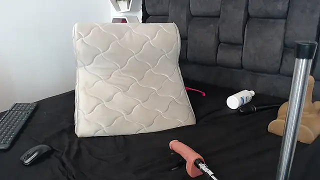 Snapshot of Emma_Evelyn chatting on March 19, 2025, 3:40 pm Emma Evelyn online show from March 19, 2025, 3:40 pm