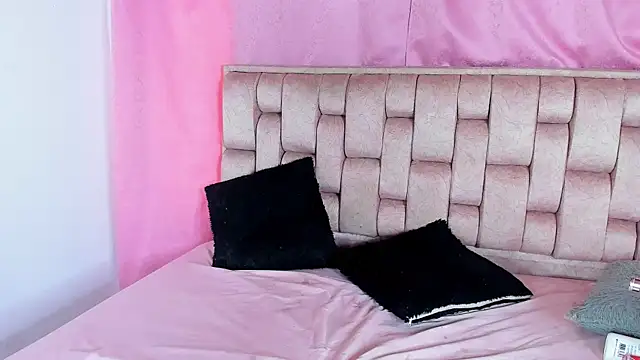 Snapshot of Emma_Evelyn chatting on September 27, 2025, 8:25 pm Emma Evelyn online show from September 27, 2025, 8:25 pm