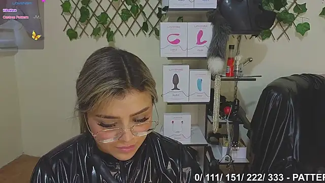 Snapshot of Sweett_Mollyy chatting on March 2, 2025, 10:59 pm Sweett Mollyy online show from March 2, 2025, 10:59 pm